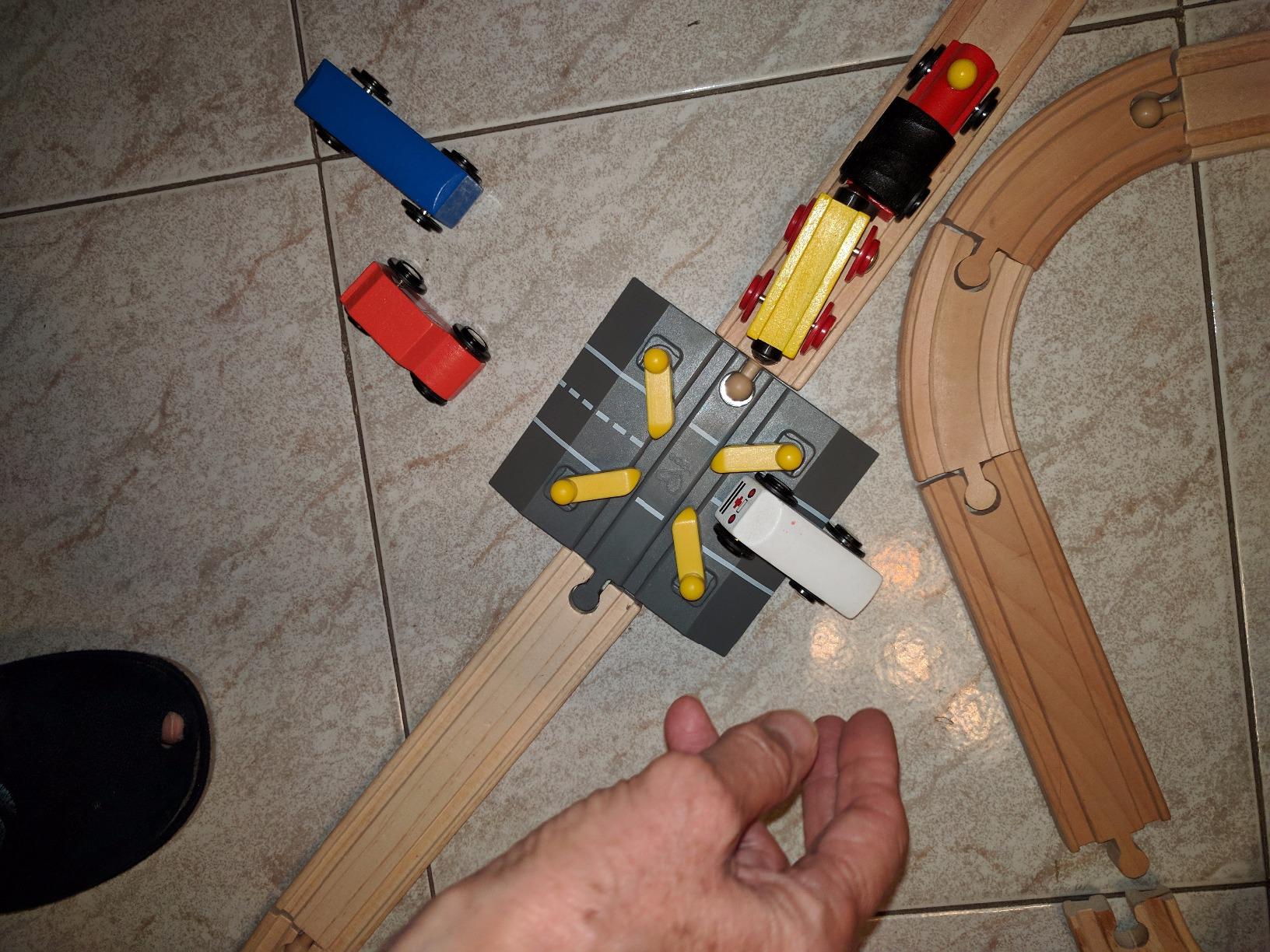 Hape Treno Attraversamento Ferroviario Automatico passaggio a livello gioco