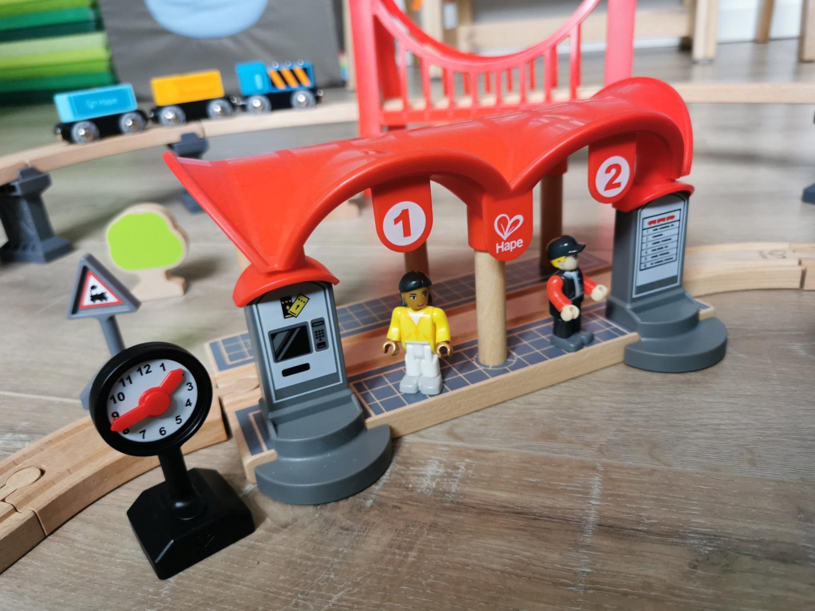 Hape Treno Pista Città Trafficata 51 pezzi ferroviaria