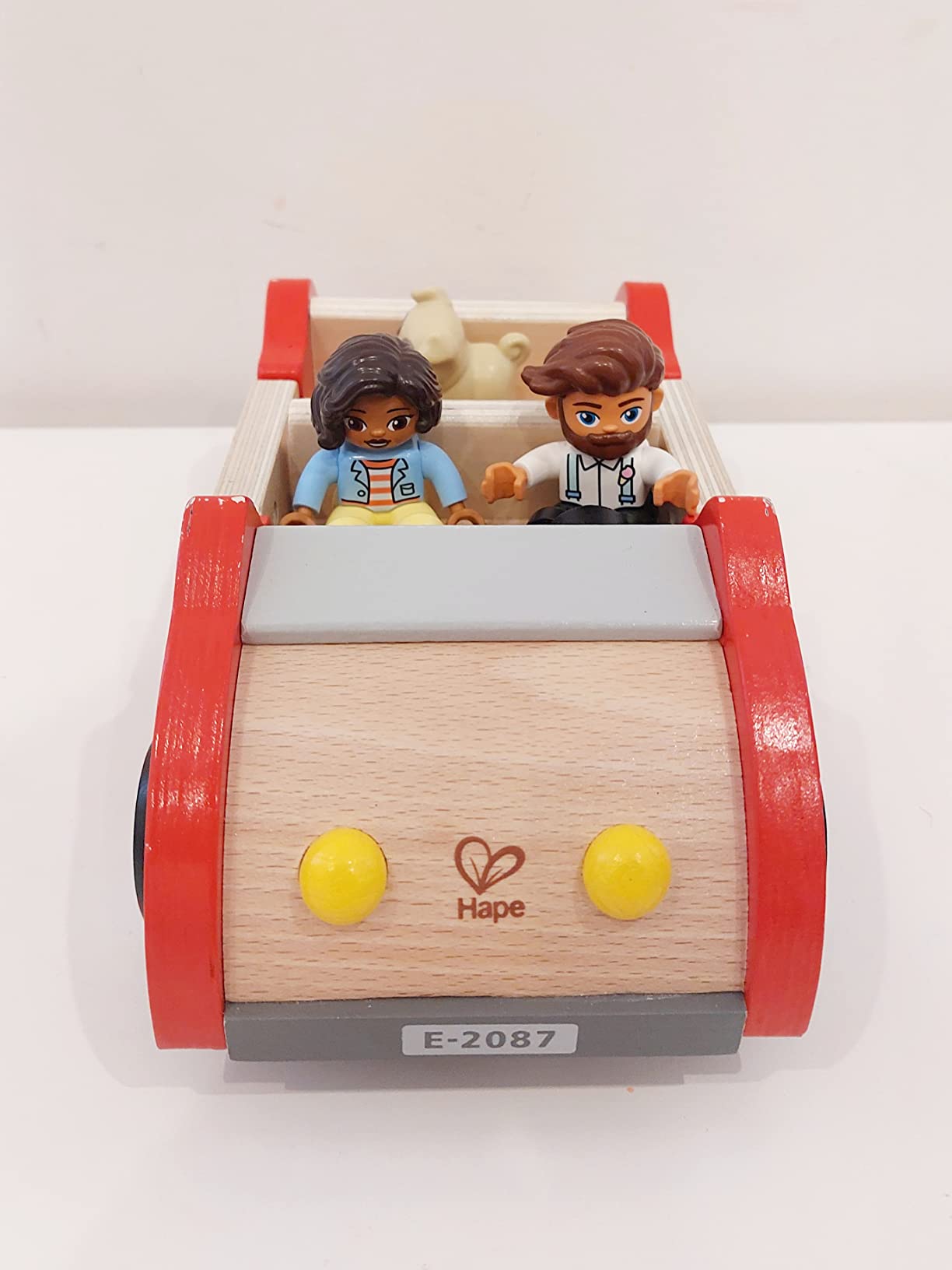 Hape Case delle bambole Auto familiare in legno rossa