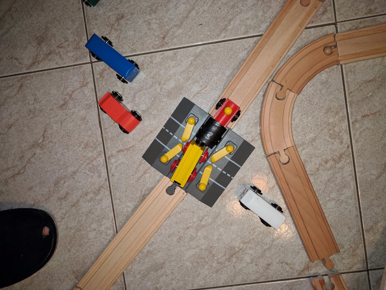 Hape Treno Attraversamento Ferroviario Automatico passaggio a livello gioco