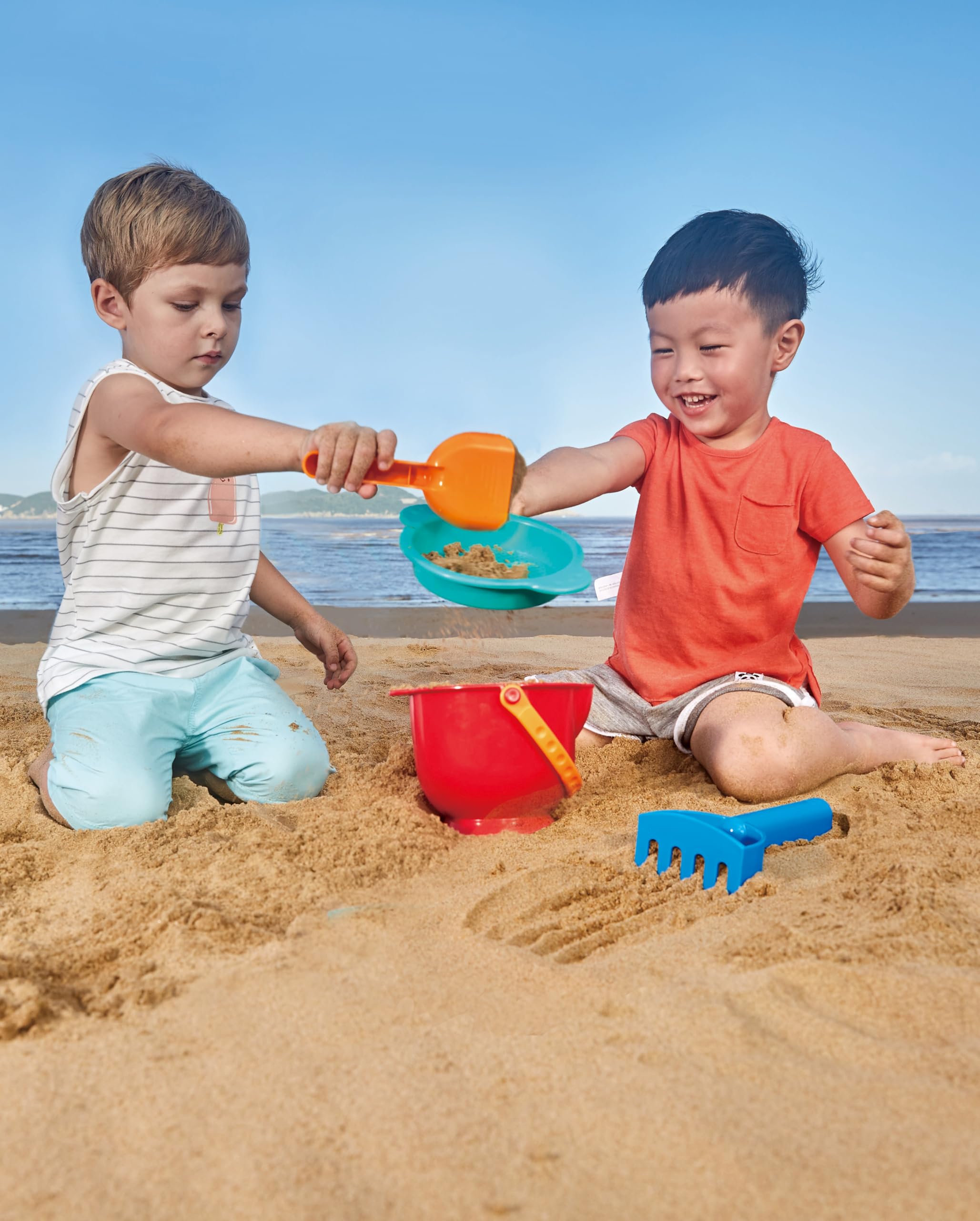 Hape Giochi da spiaggia Set di Base per Gioco in Spiaggia Medium moderno