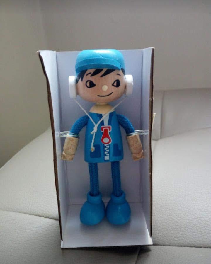 Hape Case delle bambole e accessori Bambola Figlio in legno con arti flessibili