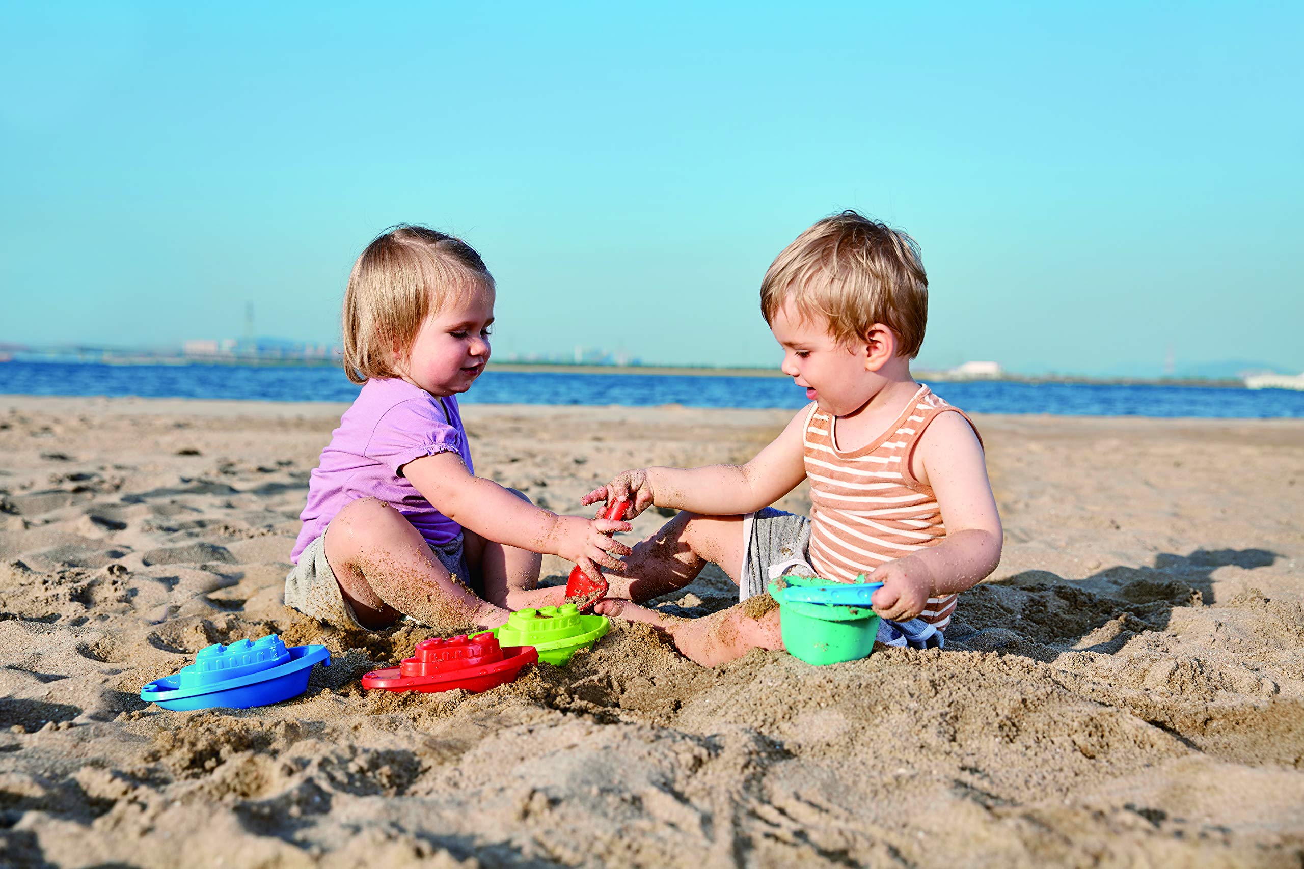 Hape Giochi da spiaggia Barchette impilabili 3 pezzi multicolore forate