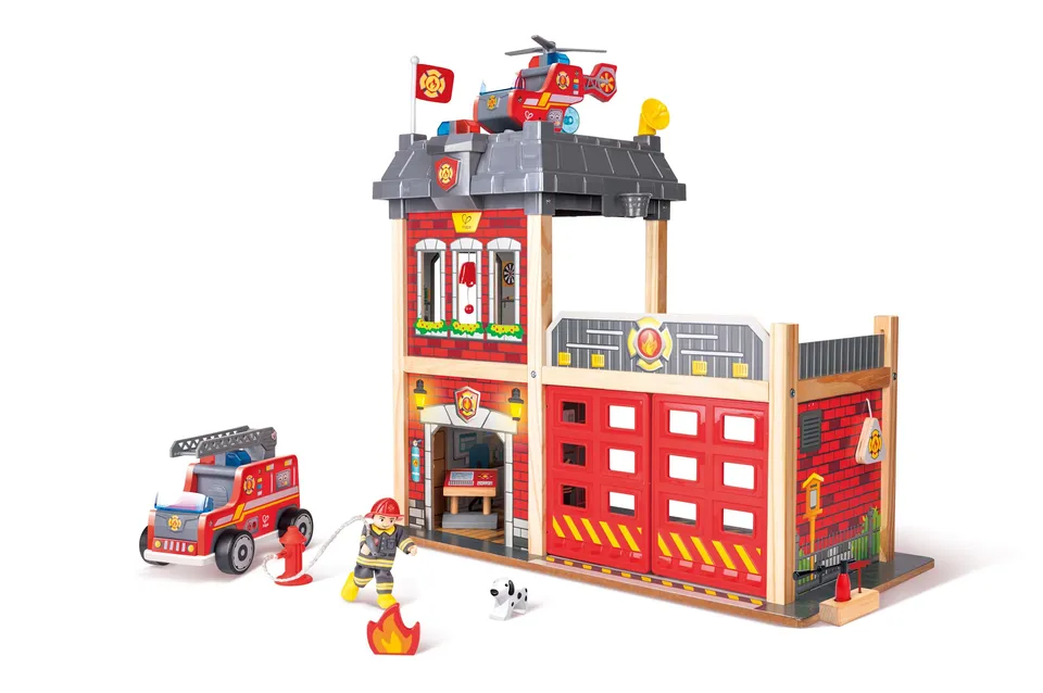Hape Giochi di ruolo Caserma dei Pompieri casa in legno gioco pompieri luci e suoni