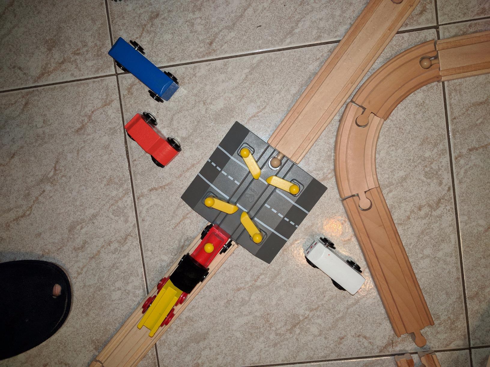 Hape Treno Attraversamento Ferroviario Automatico passaggio a livello gioco