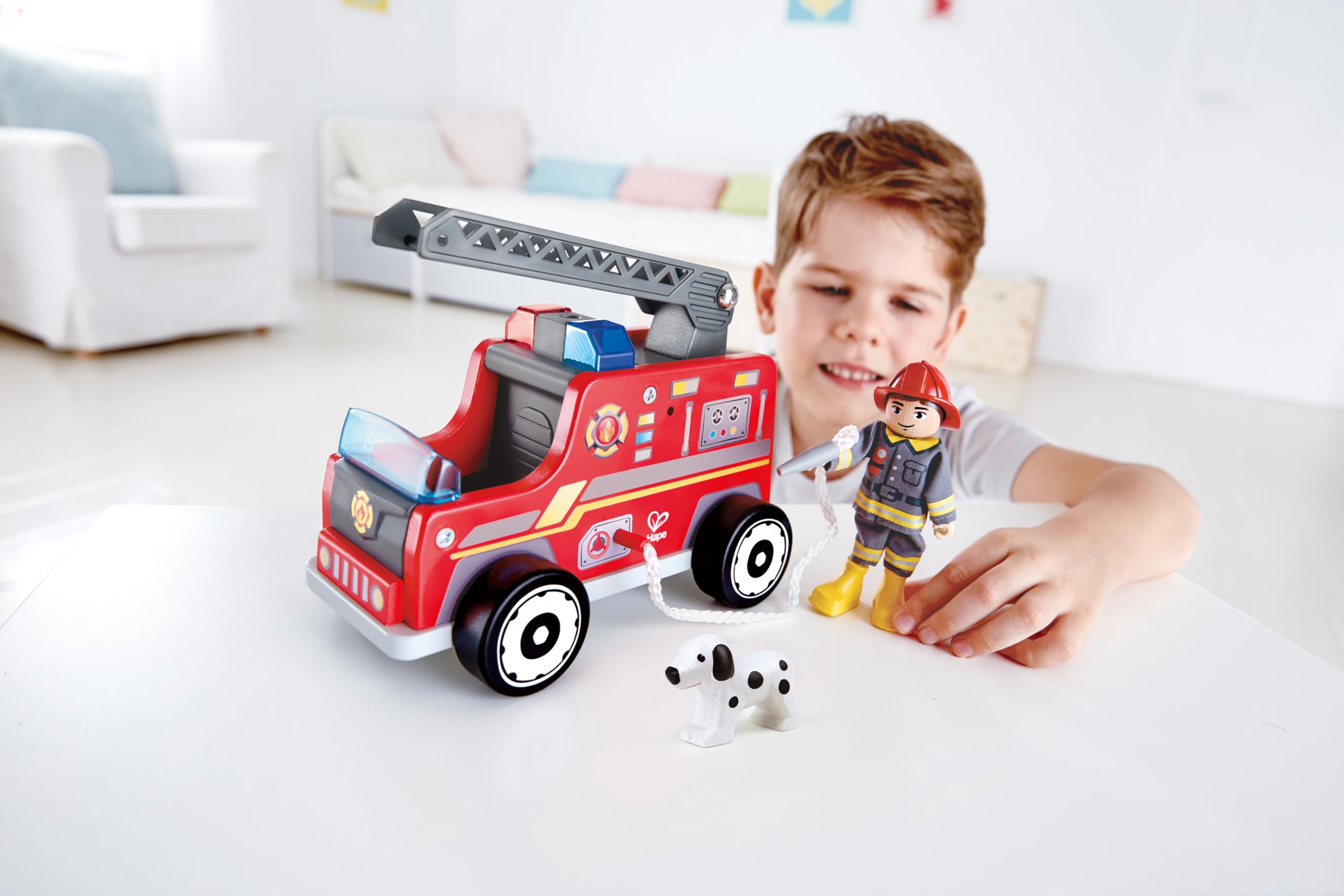 Hape Giochi di ruolo Set Vigile del Fuoco con Camion e Cagnolino