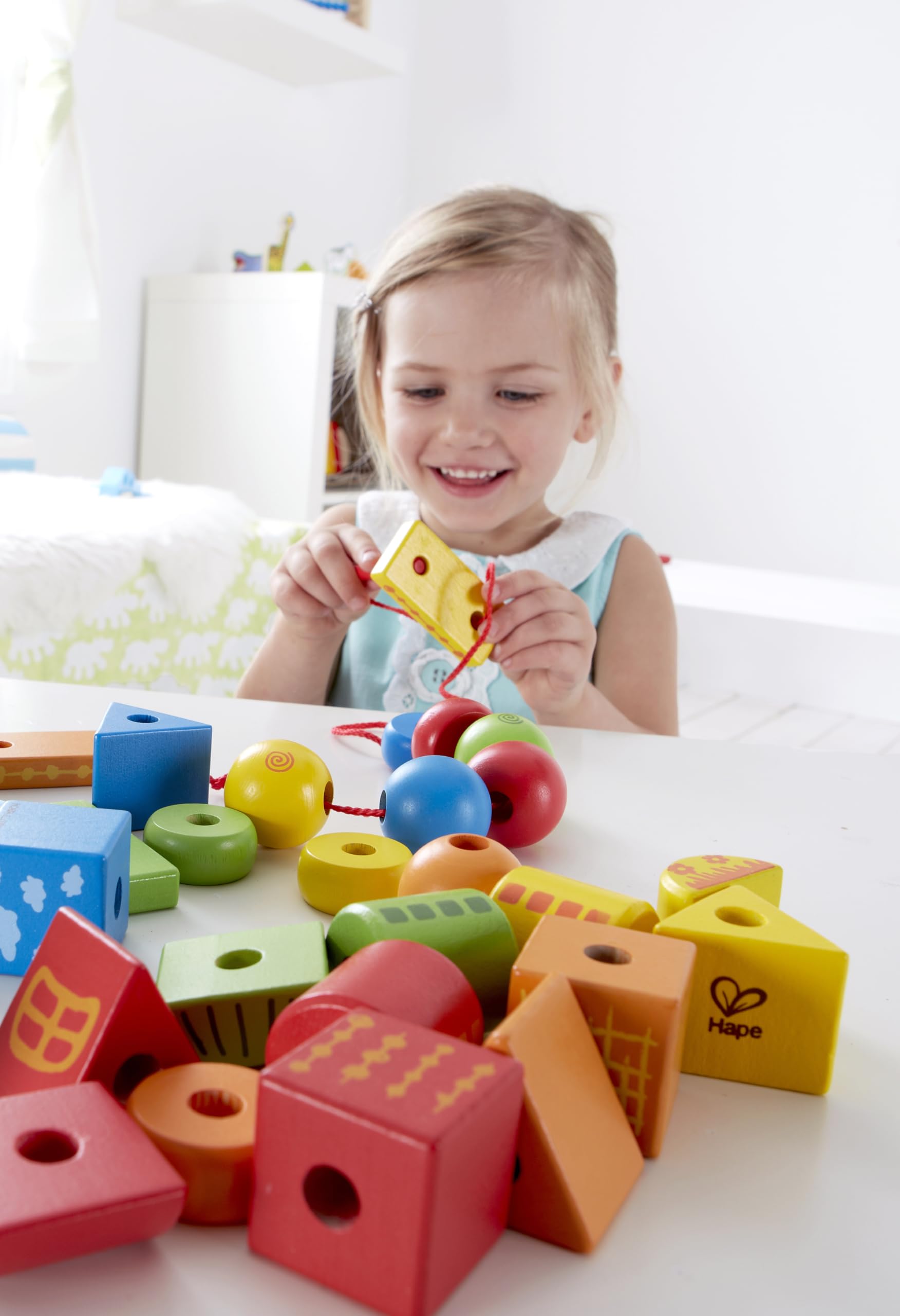Hape Giocattoli abilità motorie Forme da Infilare 32 blocchi in legno