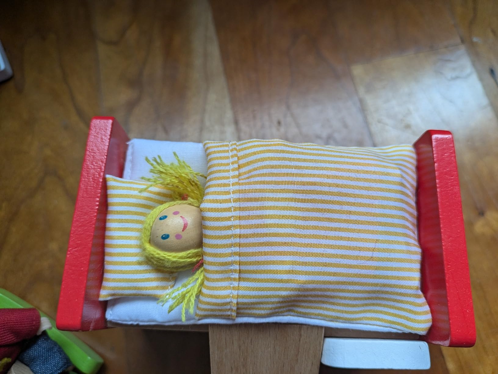 Hape Mobili Cameretta dei bambini per casa delle bambole moderna in legno