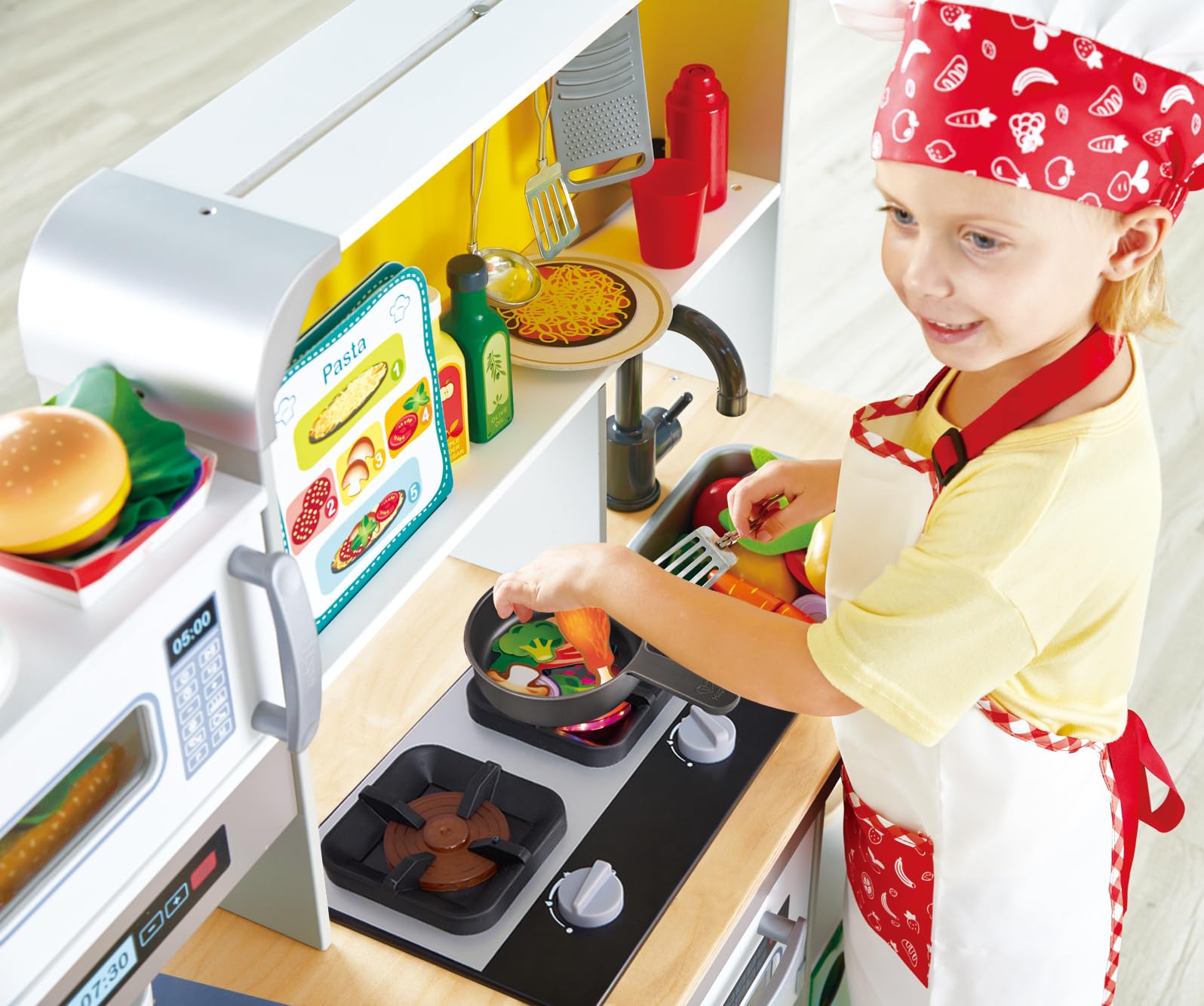 Hape Cucina e accessori E3177 Cucina di Gioco Deluxe con microonde