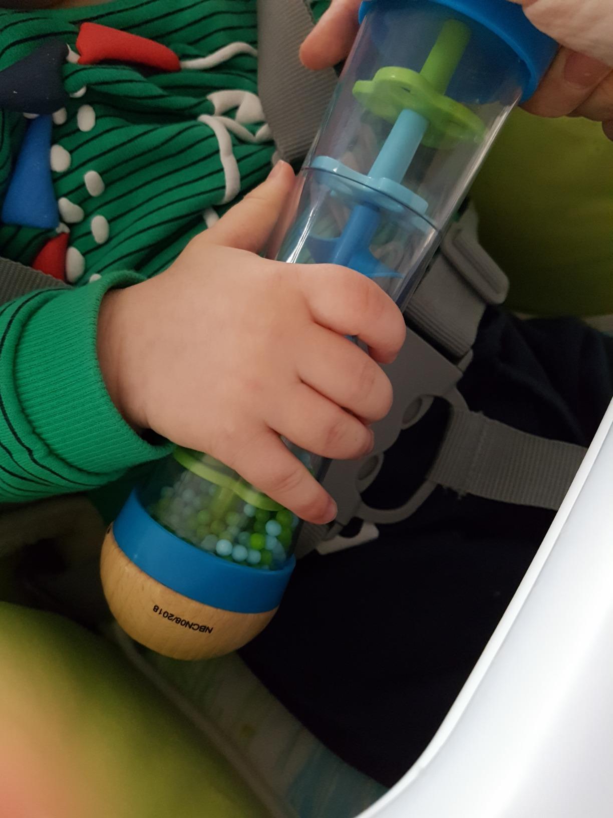 Hape Giochi musicali Cascata di Perline sonaglio bastone della pioggia blu