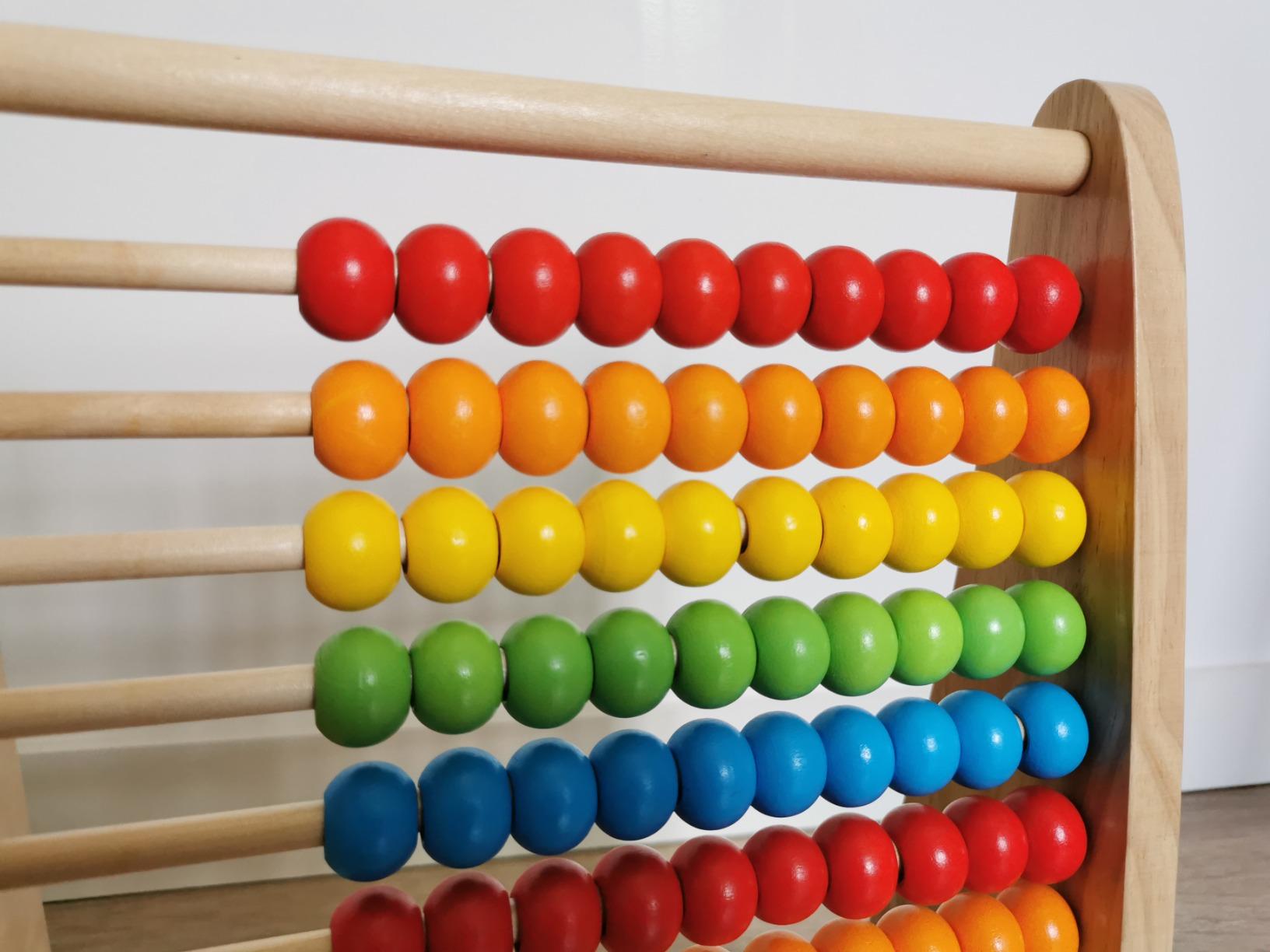 Hape Giocattoli per le abilità motorie E0412 Abaco Palline Arcobaleno