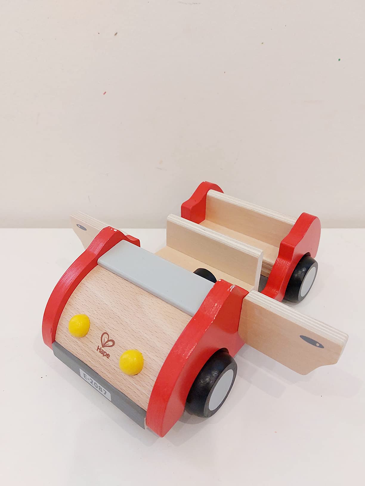 Hape Case delle bambole Auto familiare in legno rossa