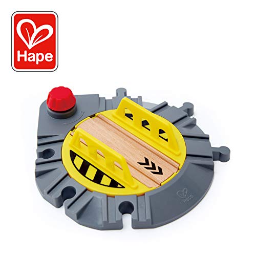 HAPE Treno Piattaforma girevole per treni in legno sei binari