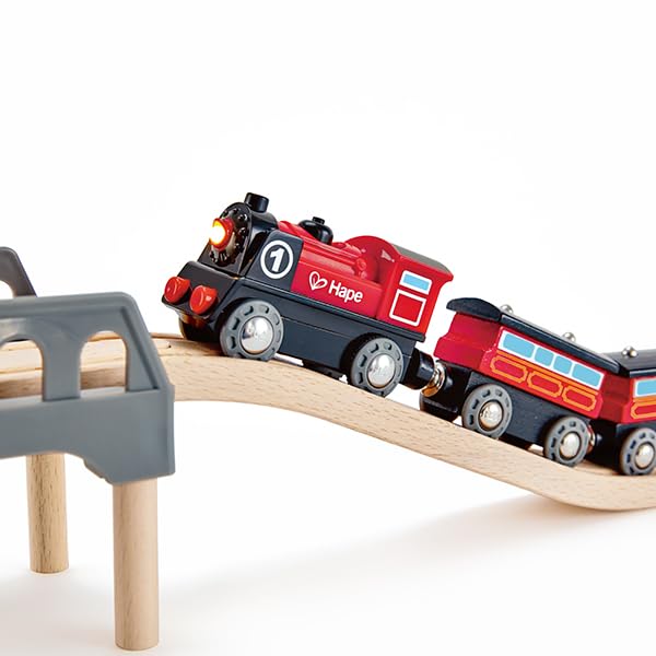 Hape Treno Locomotiva a Batteria con luce e retromarcia