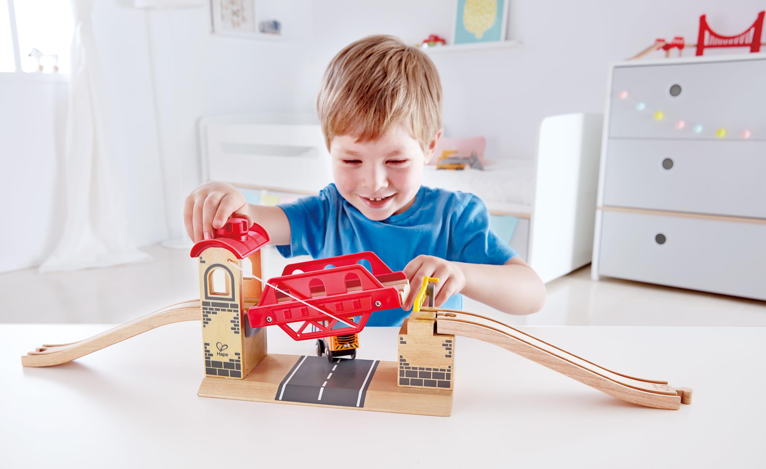 Hape Treno Ponte Levatoio accessorio in legno con manovella