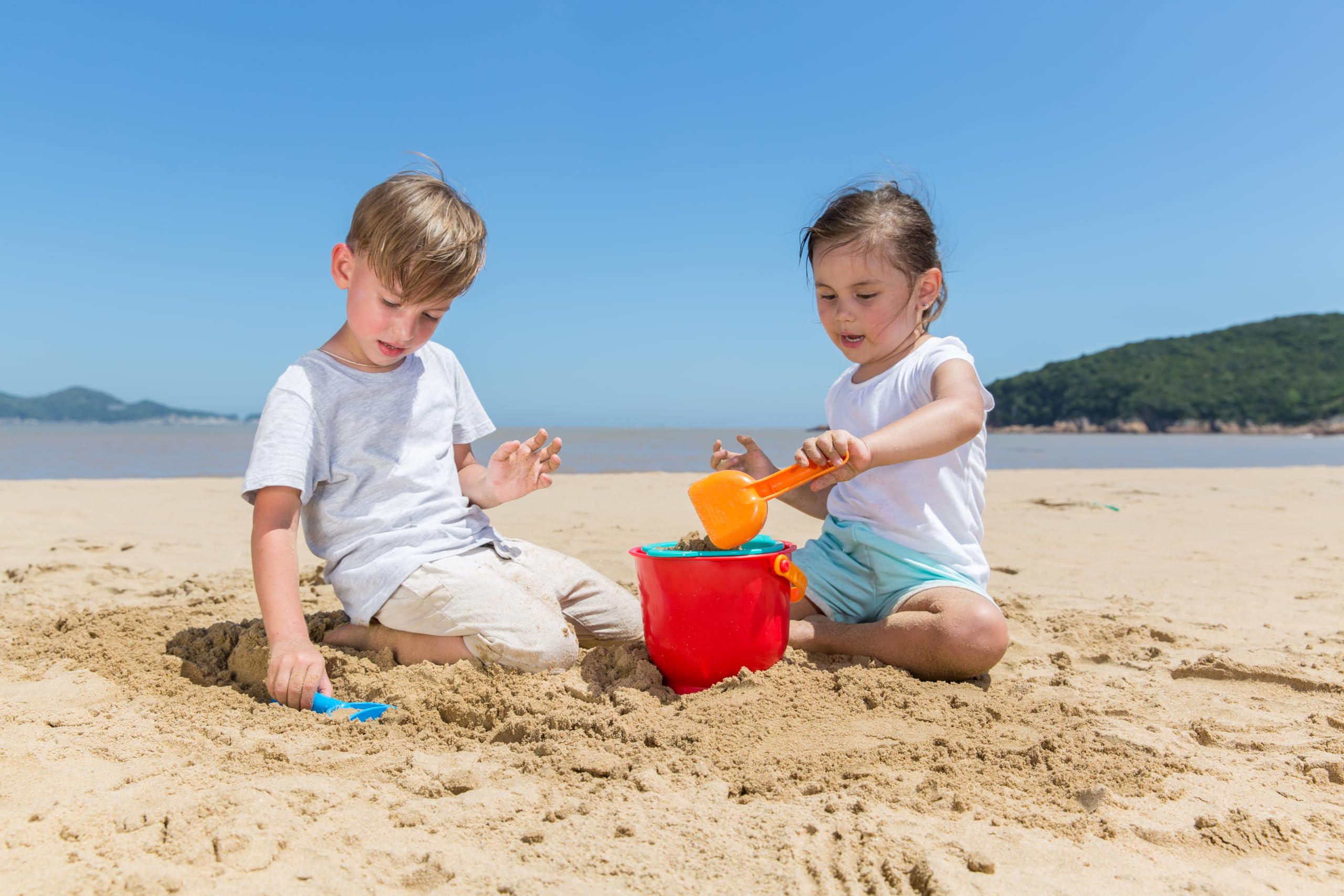 Hape Giochi da spiaggia Set di Base per Gioco in Spiaggia Medium moderno