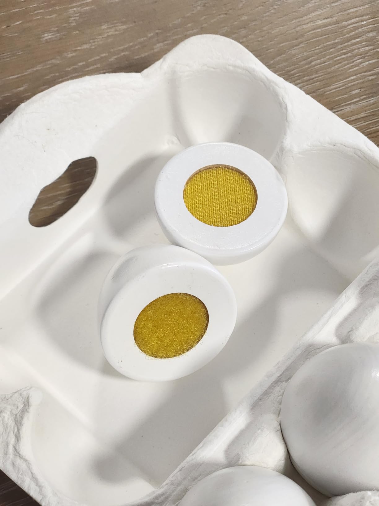 Hape Cucina e accessori Cartone delle Uova set di sei uova in legno