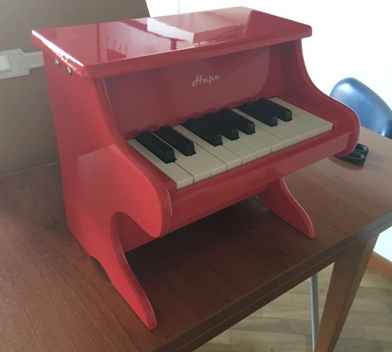 Hape Giochi musicali Piano Divertente E0318 pianoforte rosso 18 tasti