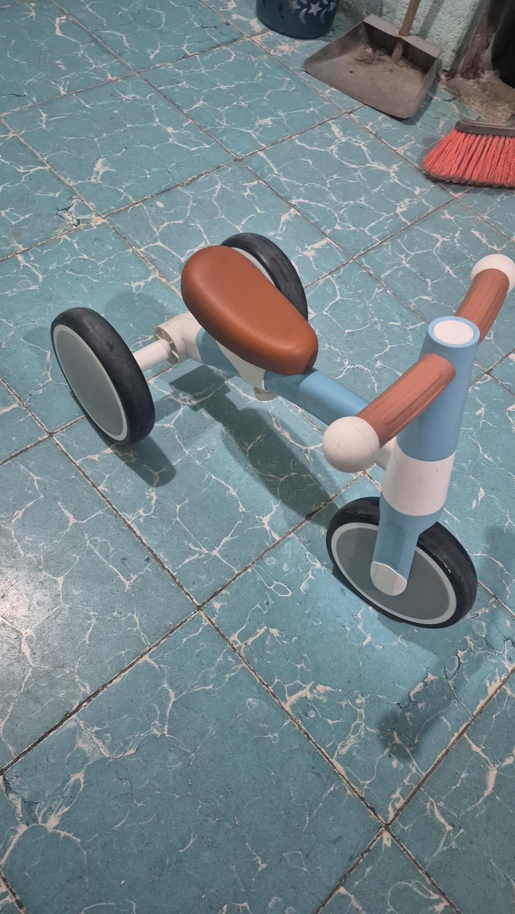 Hape Primi passi e bici Triciclo Azzurro senza pedali 3 ruote